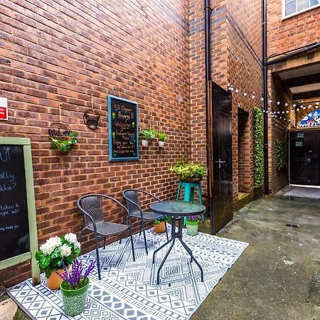 Stylish Chester City Centre Apartment By 53 Degrees Property, Ideal For Couples & Business Professionals - Sleeps 4 외부 사진
