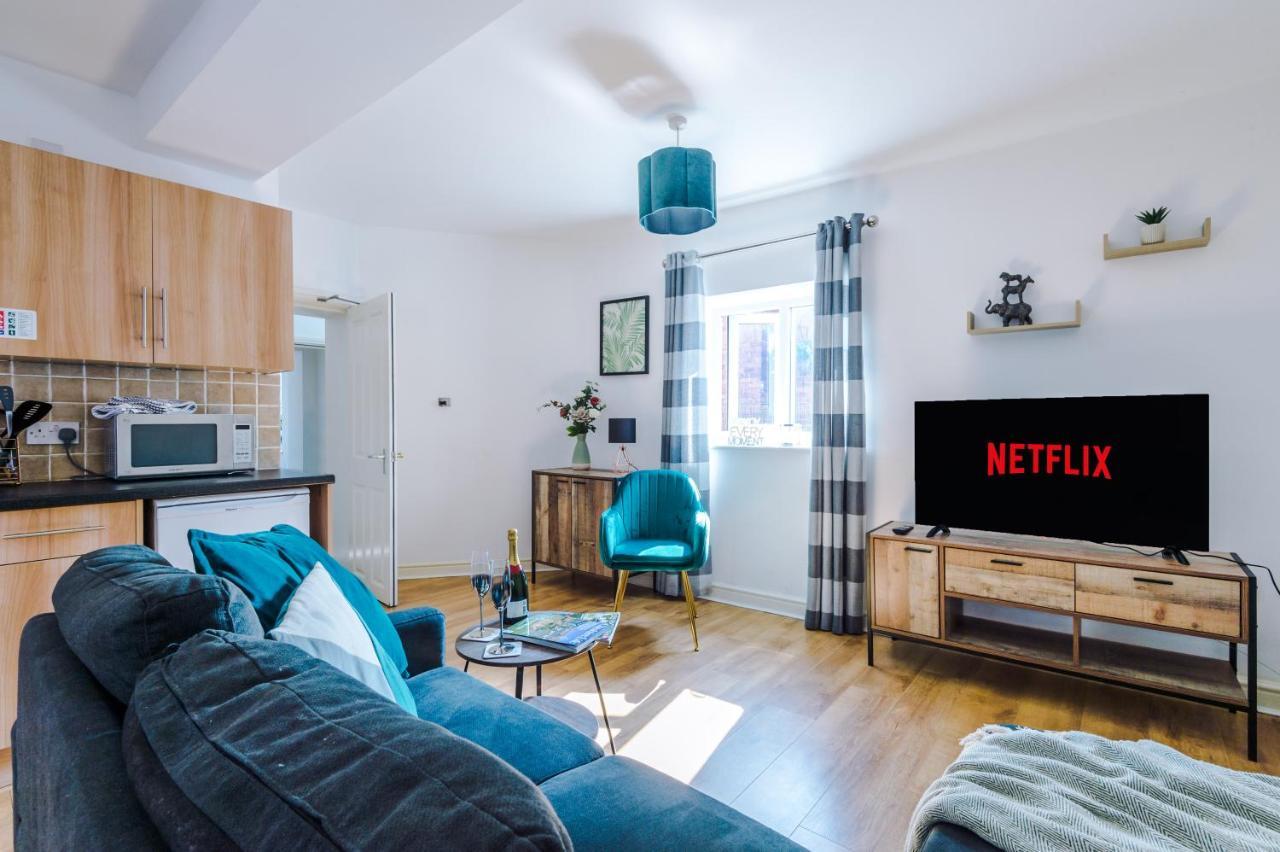 Stylish Chester City Centre Apartment By 53 Degrees Property, Ideal For Couples & Business Professionals - Sleeps 4 외부 사진