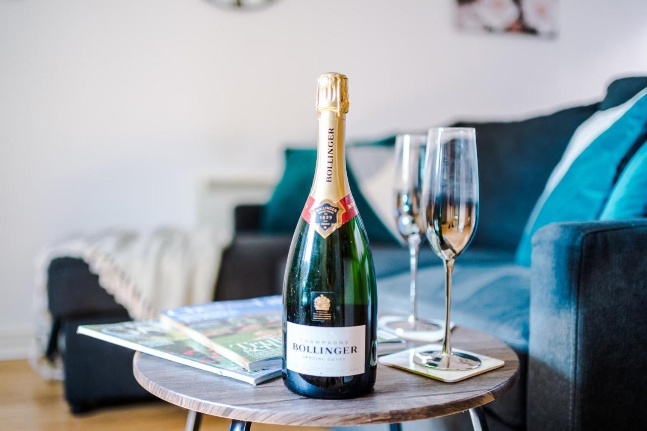 Stylish Chester City Centre Apartment By 53 Degrees Property, Ideal For Couples & Business Professionals - Sleeps 4 외부 사진
