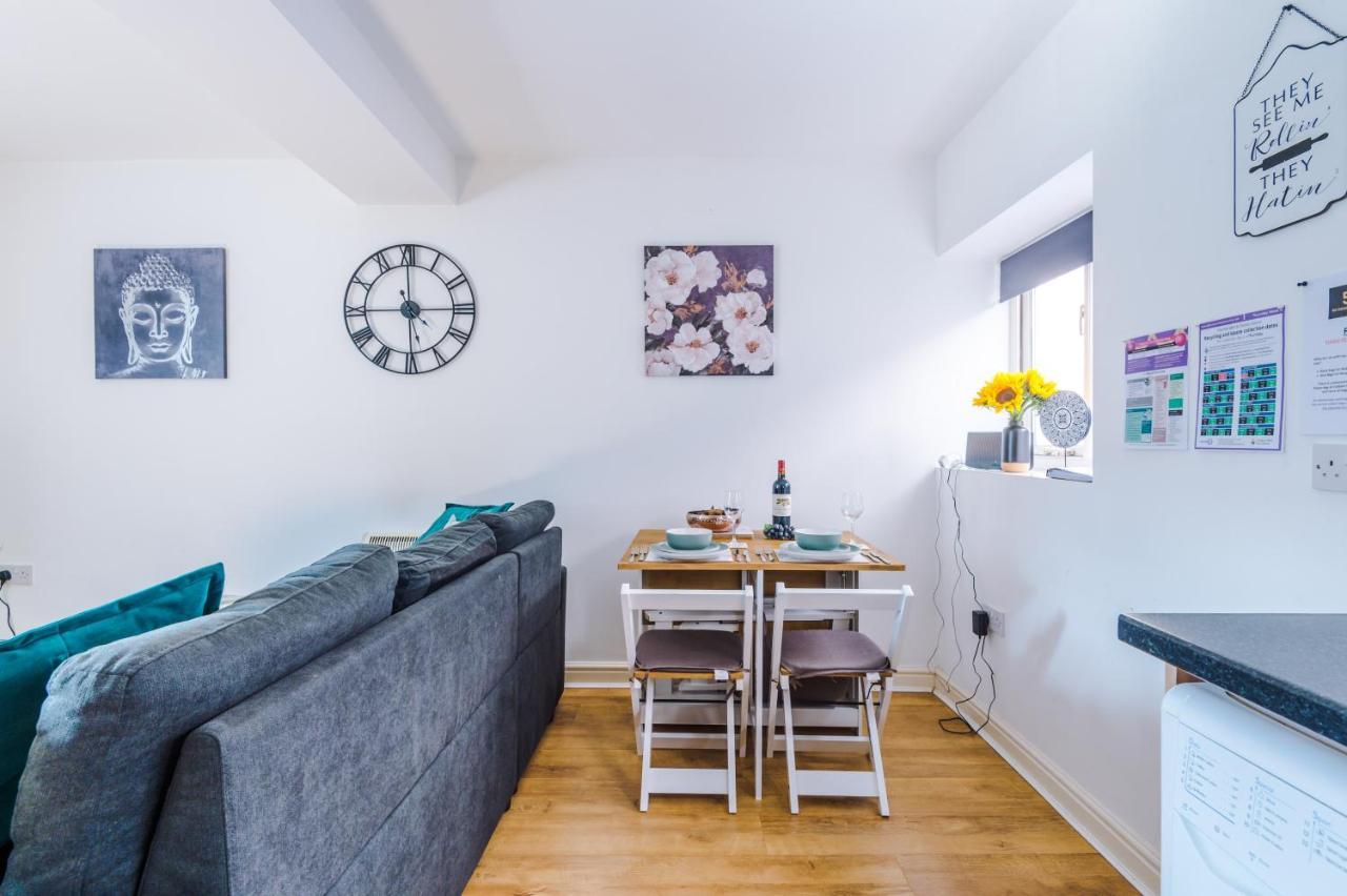 Stylish Chester City Centre Apartment By 53 Degrees Property, Ideal For Couples & Business Professionals - Sleeps 4 외부 사진
