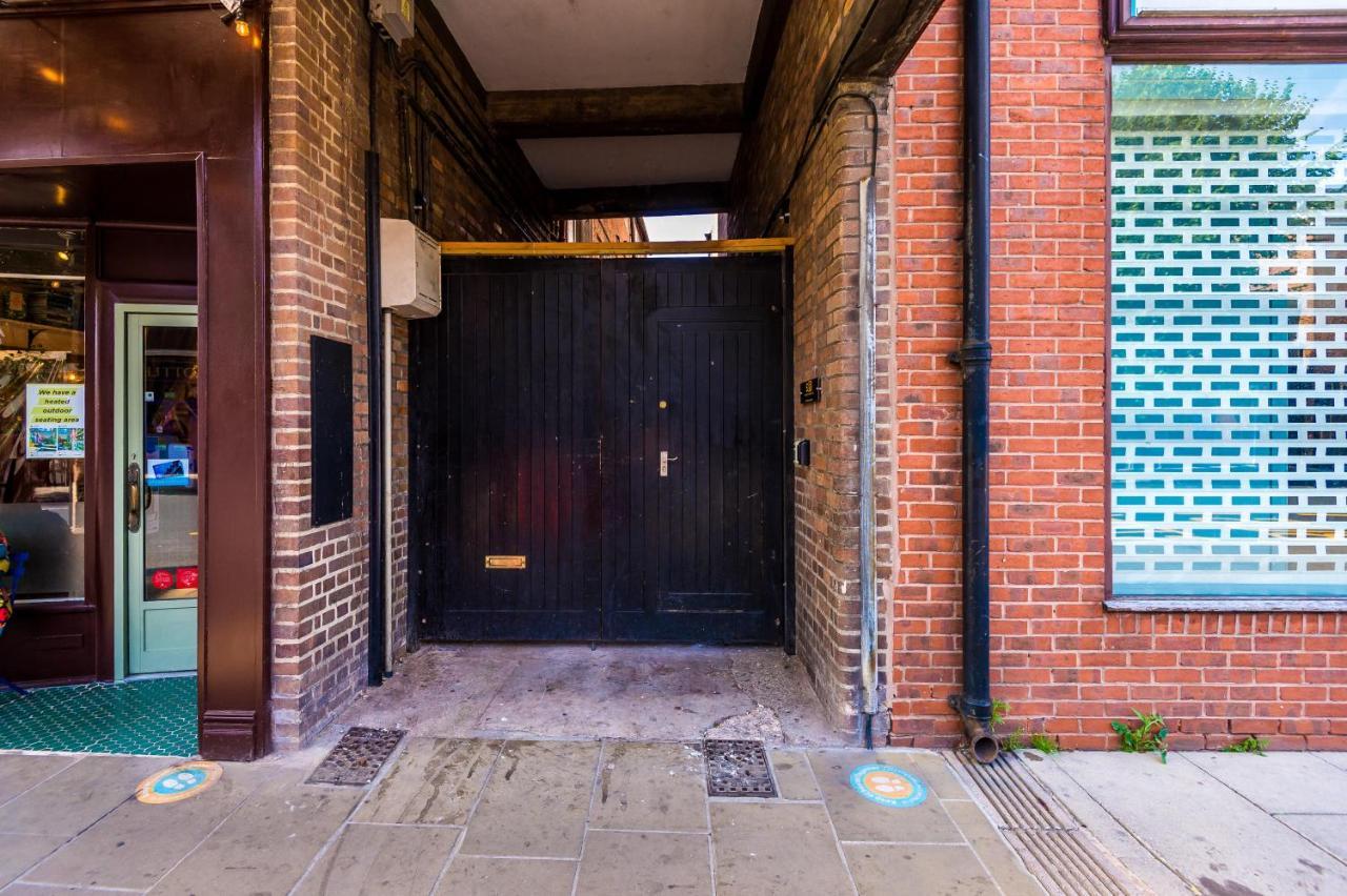 Stylish Chester City Centre Apartment By 53 Degrees Property, Ideal For Couples & Business Professionals - Sleeps 4 외부 사진