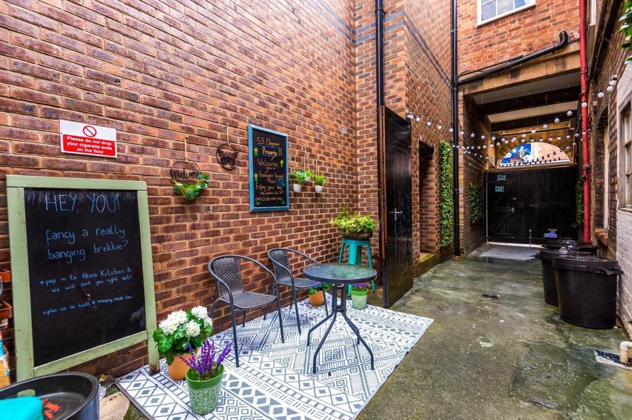 Stylish Chester City Centre Apartment By 53 Degrees Property, Ideal For Couples & Business Professionals - Sleeps 4 외부 사진